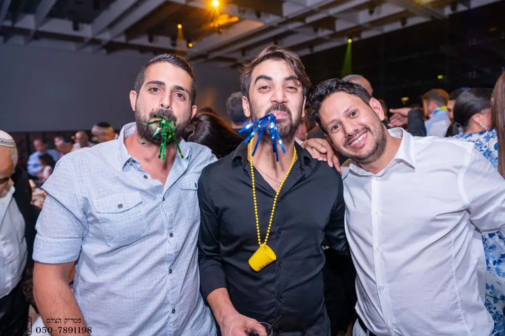 מגנטים לאירועים עם אורחים ברחבת הריקודים