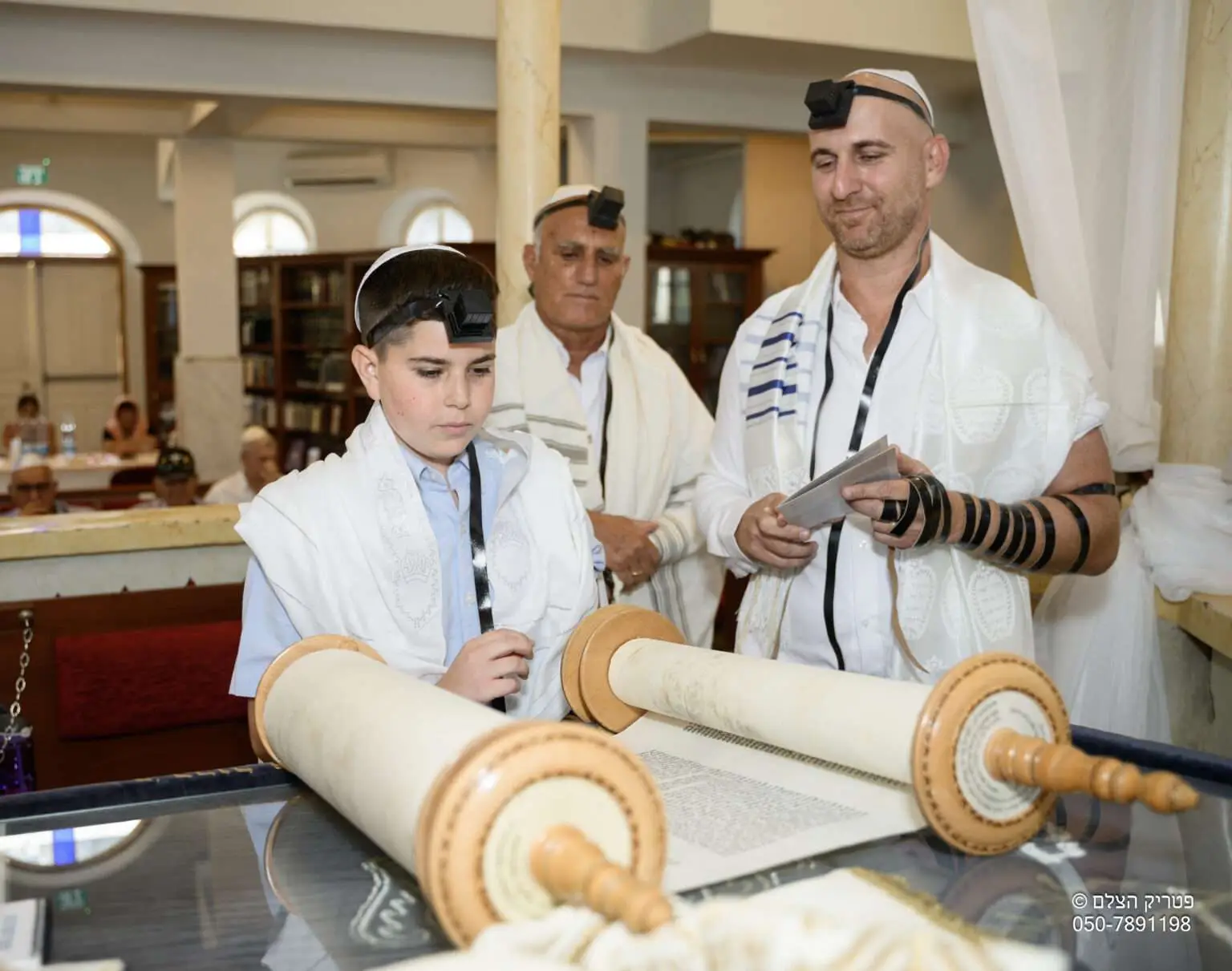 צלם לבר מצווה בעלייה לתורה של החתן בר מצווה